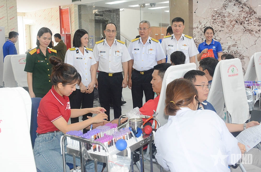 Cán bộ, nhân viên Tổng công ty Tân Cảng Sài Gòn hiến hơn 300 đơn vị máu